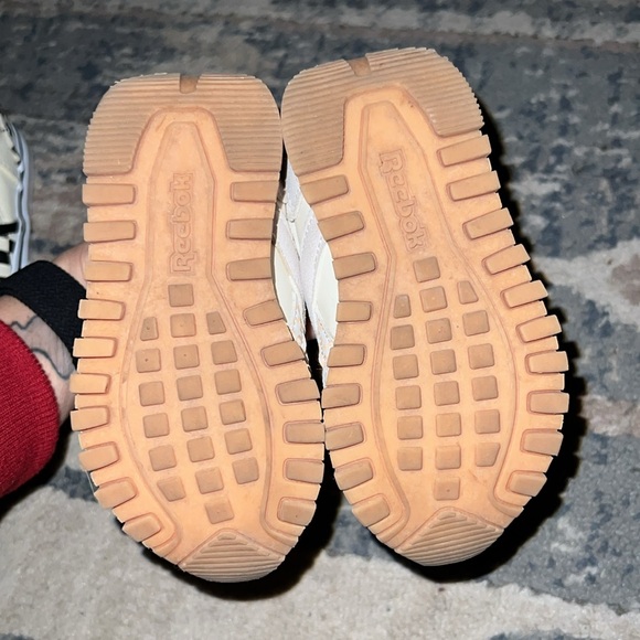 Toddler Reebok Size 8 - Picture 5 of 6